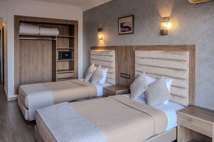 Room 10 of 74