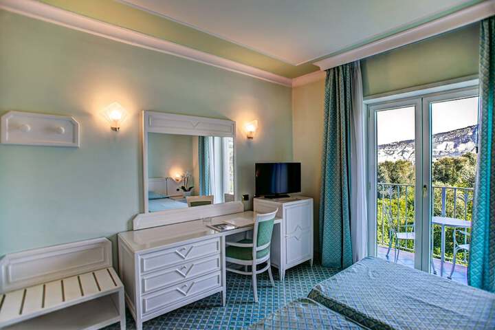 Room 50 of 117