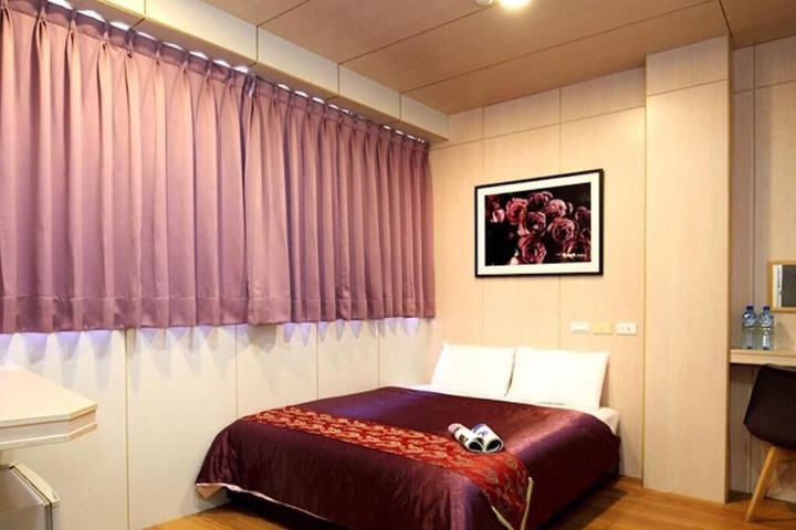 Room 8 of 42