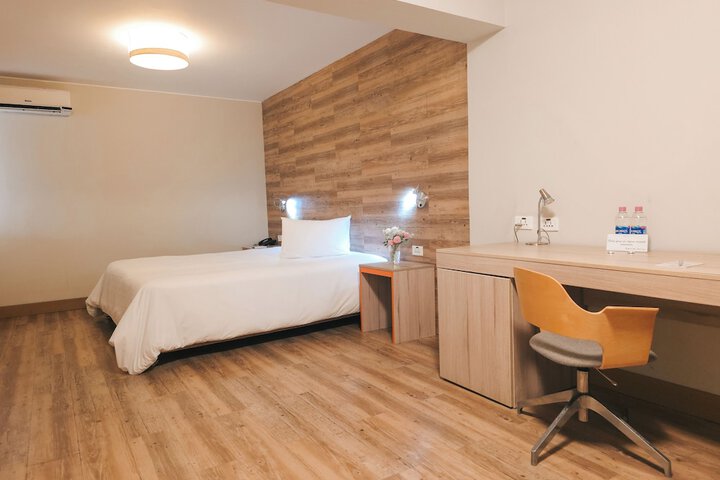 Room 35 of 104