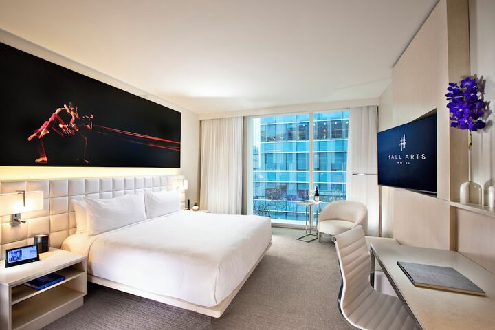 Room 53 of 141