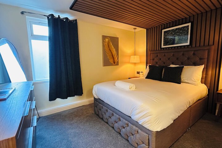 Room 9 of 32
