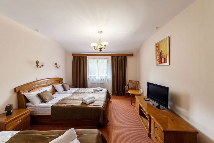 Room 12 of 38