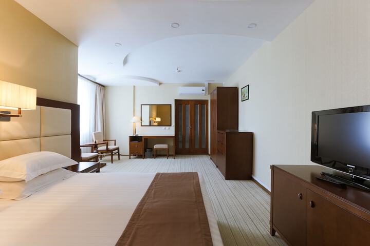 Room 10 of 74