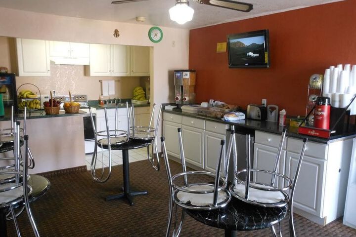 Breakfast/Coffee Service 22 of 47