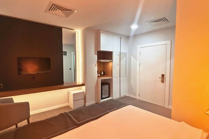 Room 11 of 27
