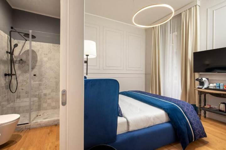 Room 8 of 33
