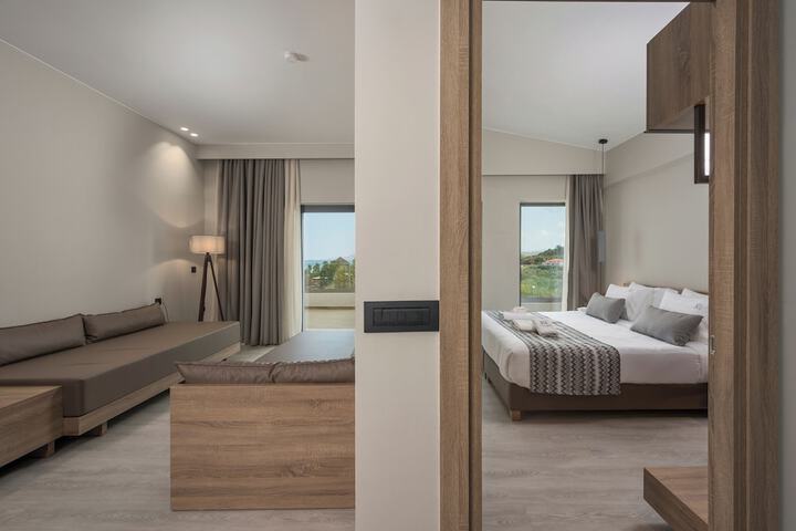 Room 43 of 152