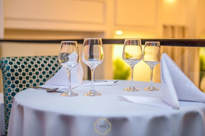 Dining 10 of 19