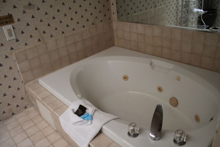 Deluxe King Bed (22 of 26)