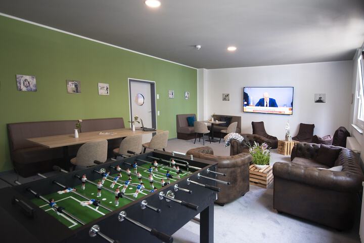 Lounge 19 of 22