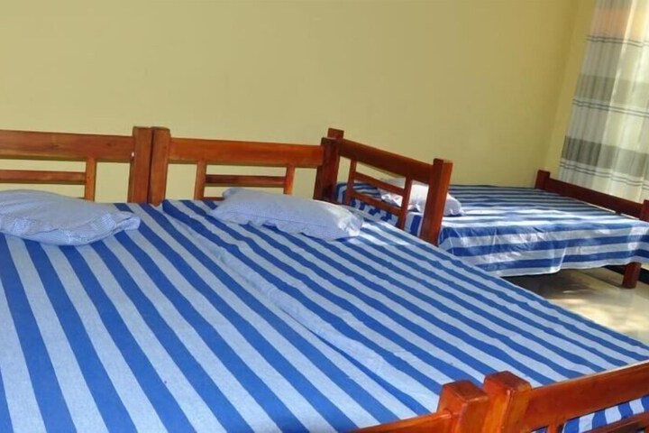 Room 2 of 8
