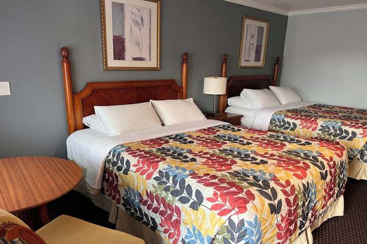 Basic 2 Queen Beds (4 of 21)