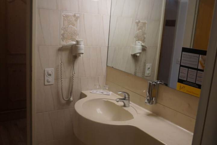 Room 13 of 23