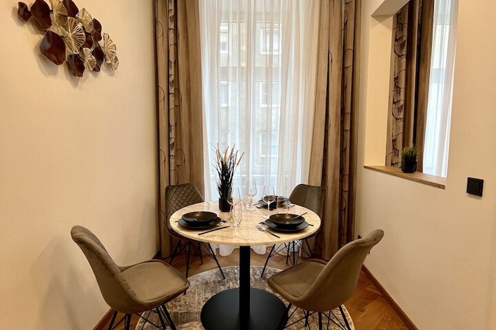 Room 32 of 83