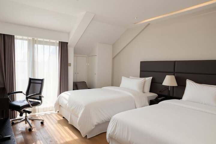 Room 43 of 77