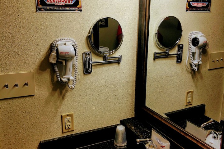 Bathroom sink