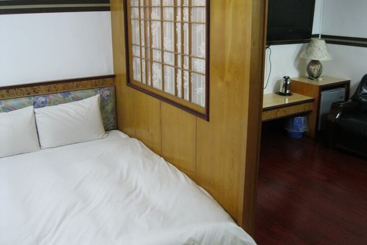 Room 15 of 36