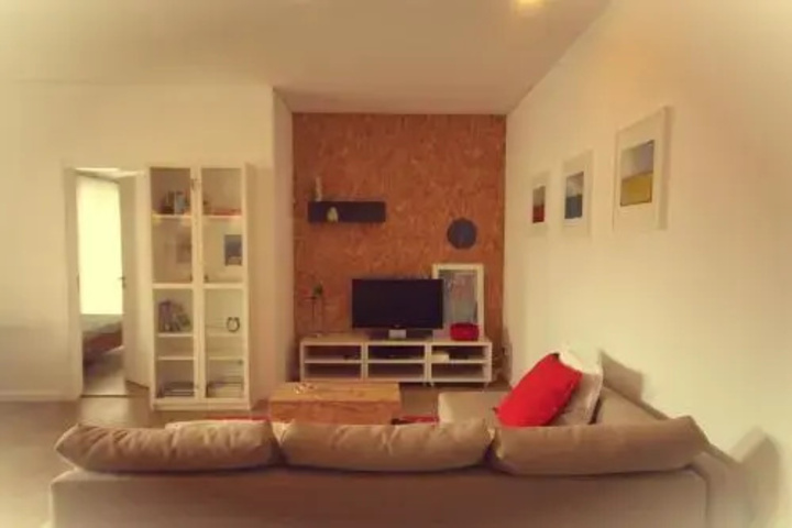 Room 4 of 9