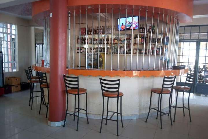 Lounge 15 of 20