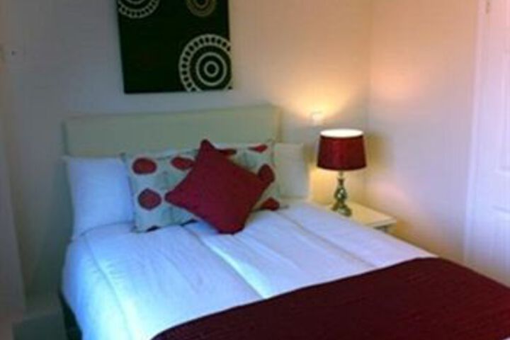 Room 6 of 10