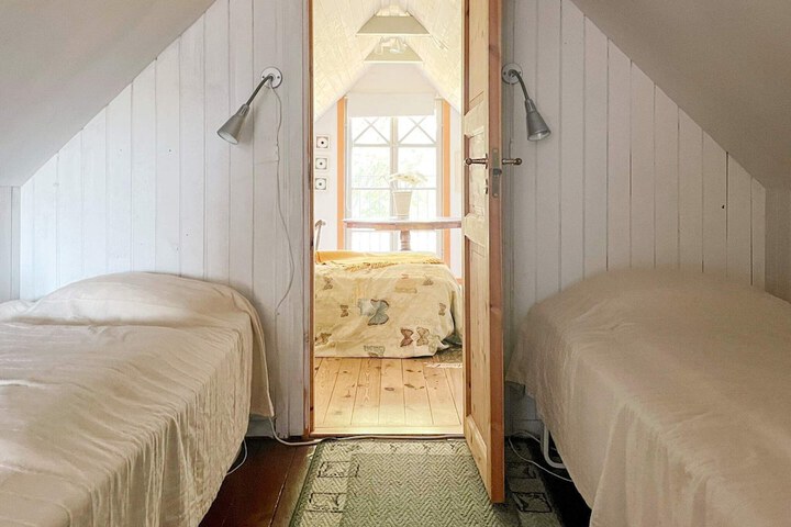 Room 5 of 33