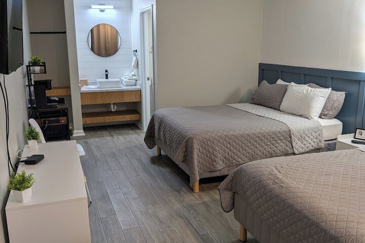 Room 17 of 27