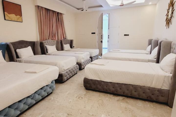 Room 12 of 81