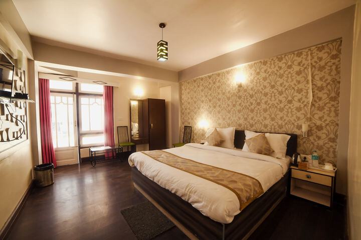 Room 14 of 32