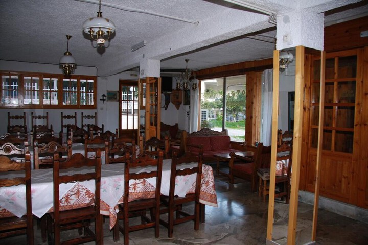 Dining 15 of 29