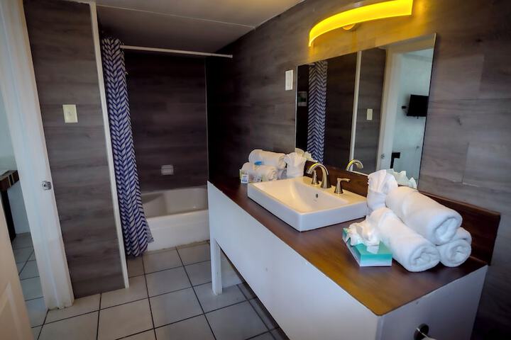 Room 12 of 27