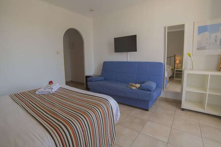 Room 28 of 104