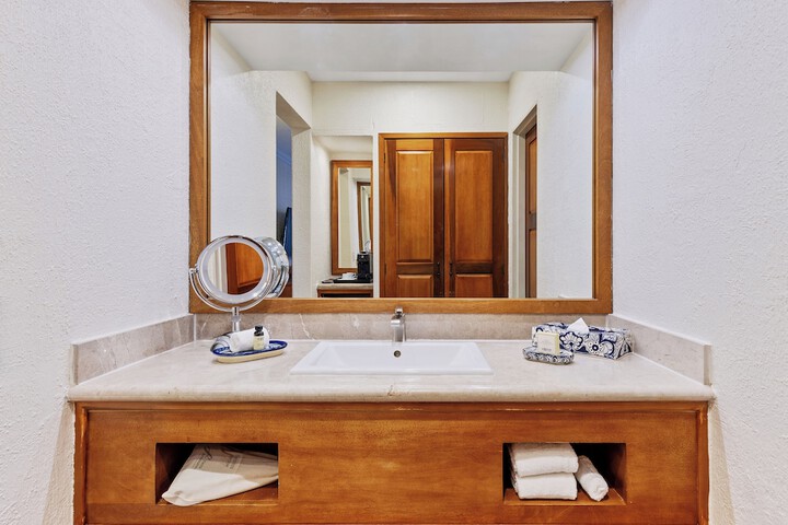 Room 25 of 74