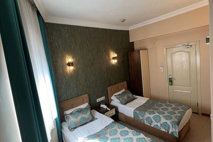 Room 9 of 11