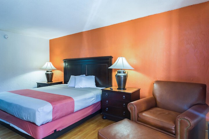 1 King Bed (7 of 7)