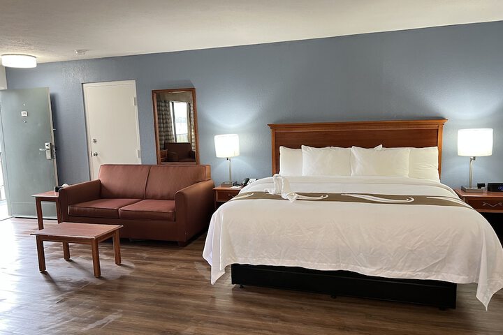 1 King Bed (19 of 42)