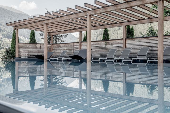 Pool 40 of 91
