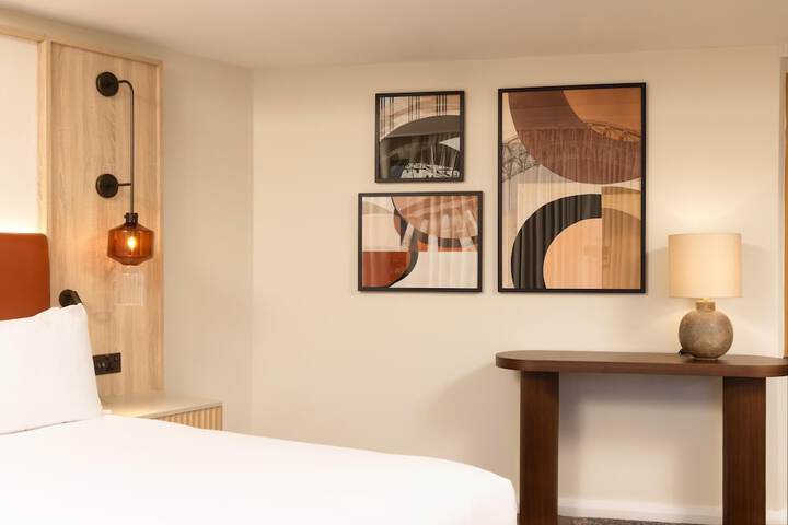 Room 50 of 148