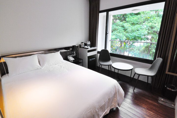 Room 6 of 77