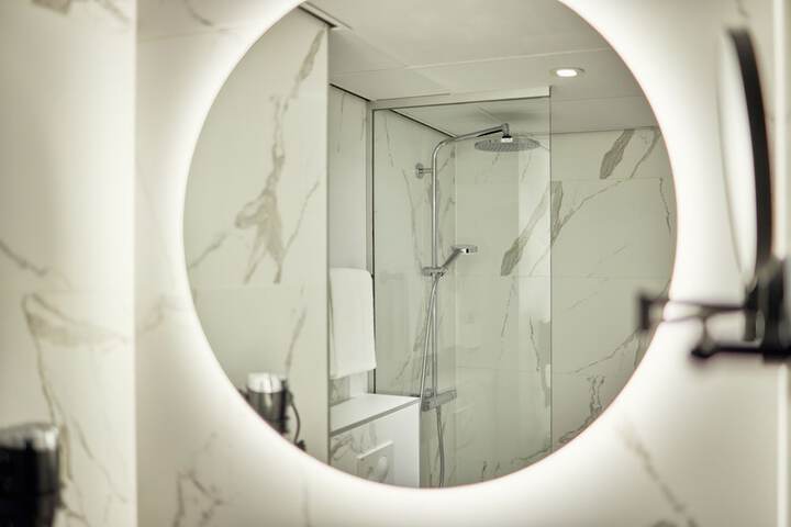 Room 45 of 62