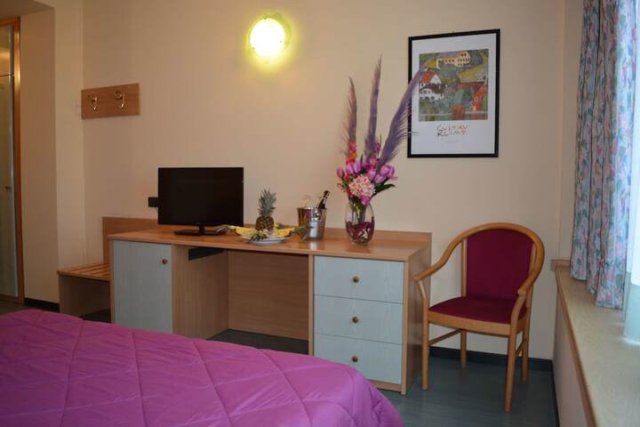 Room 9 of 14