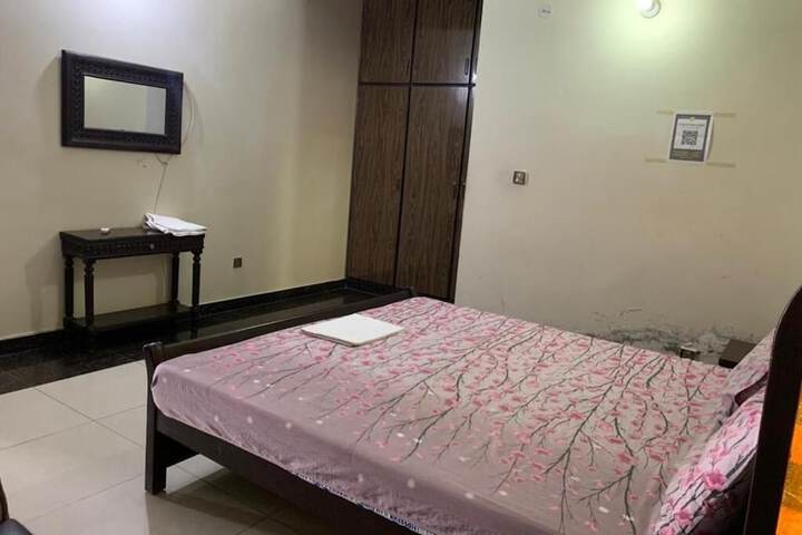 Room 12 of 25