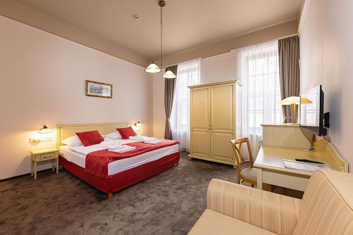 Room 4 of 74
