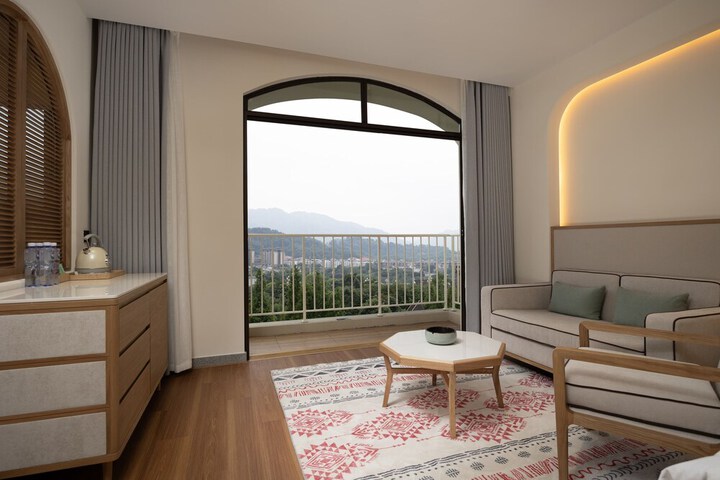 Room 27 of 85