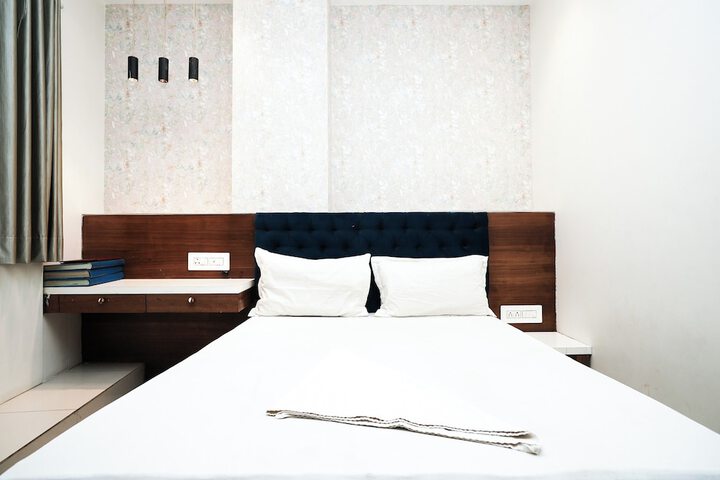 Room 12 of 32