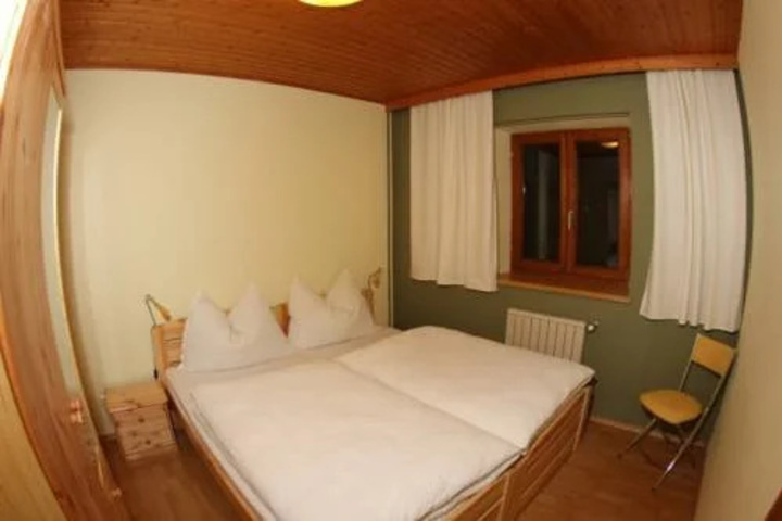 Room 3 of 18