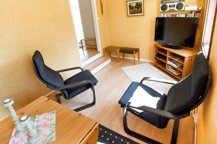 Room 4 of 12