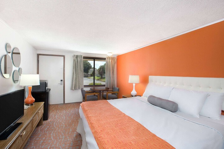 1 King Bed (7 of 7)