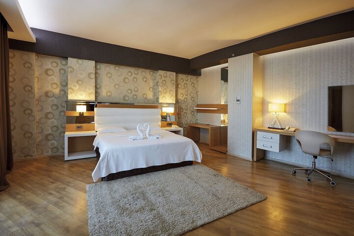 Room 5 of 30