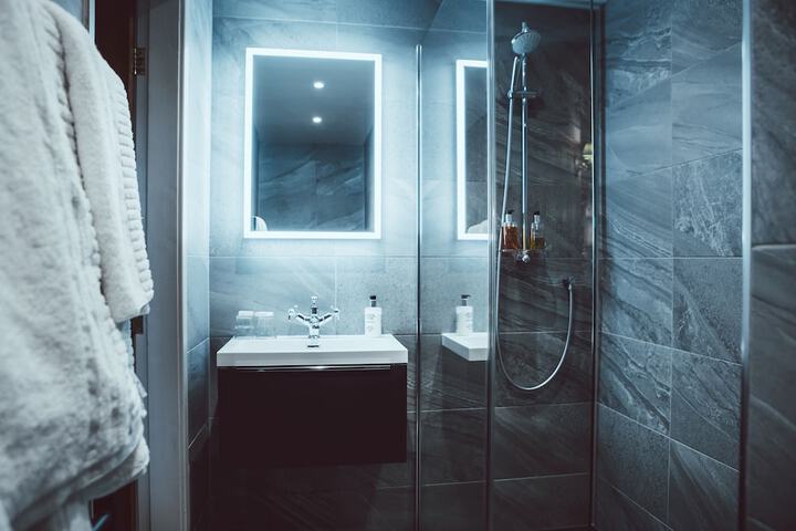 Room 32 of 50